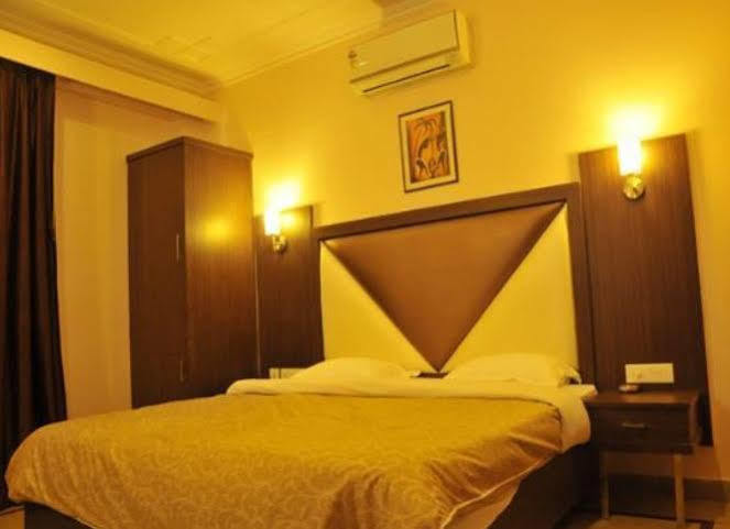 Paramount Hotel Jaipur Buitenkant foto