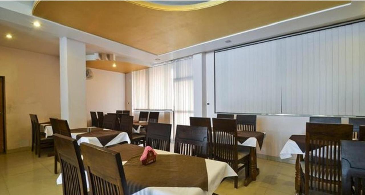Paramount Hotel Jaipur Buitenkant foto