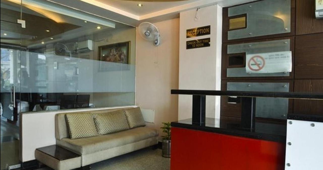 Paramount Hotel Jaipur Buitenkant foto