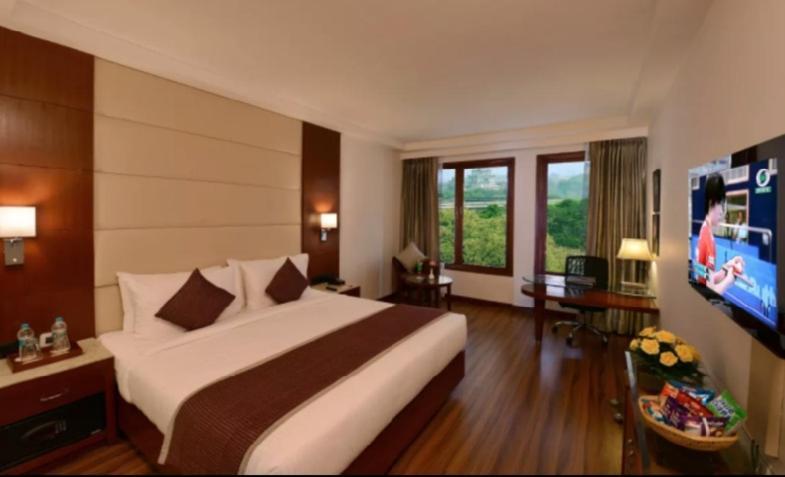 Paramount Hotel Jaipur Buitenkant foto